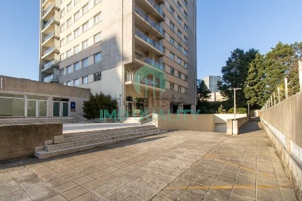 Arrendamento de apartamento T2 na Rua Orfeão do Porto, 352