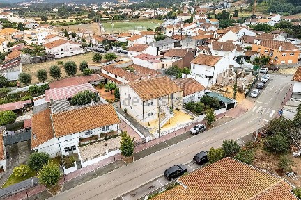 Moradia independente à venda na Rua das Sobreiras