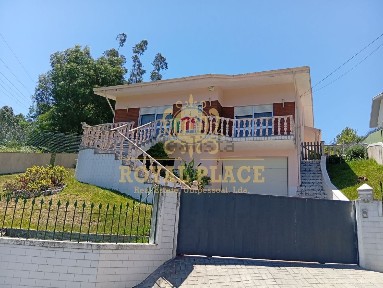 Moradia independente à venda nas Caldas de São Jorge