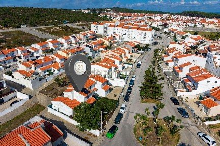Moradia geminada à venda na Rua 5 de Junho, 24