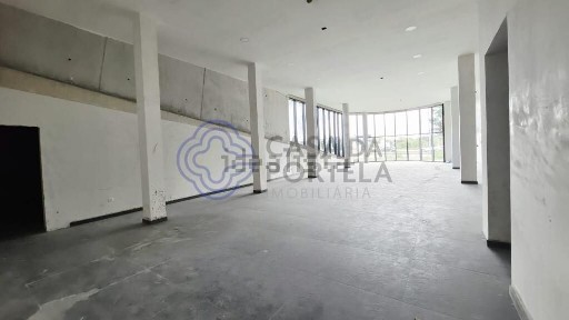 Espaço comercial à venda em Repeses e São Salvador