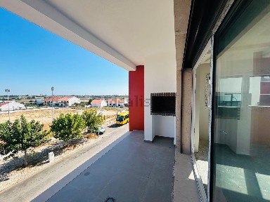Apartamento T3 à venda na Rua Doutor Mário Francisco Dias Neves s/n