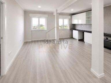 Apartamento T2 à venda na Rua Gil Eanes s/n