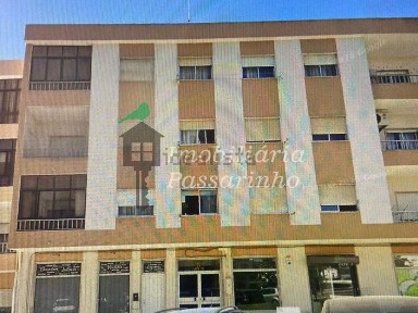 Apartamento T2 à venda na Torre da Marinha