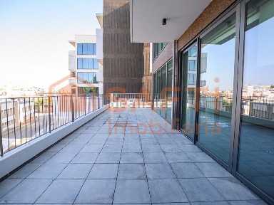Apartamento T3 à venda em Arrifana