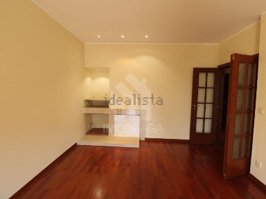 Arrendamento de apartamento T2 na Rua Dom Jorge da Costa, 100