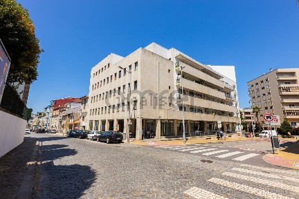 Arrendamento de apartamento T3 na Rua Conselheiro Januário, 41