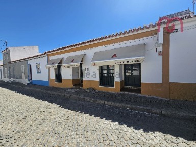 Moradia em banda à venda em Santo Aleixo