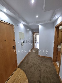 Arrendamento de duplex na Avenida dos Combatentes da Grande Guerra