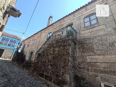 Moradia geminada à venda no Largo Doutor Carlos Ferreira s/n