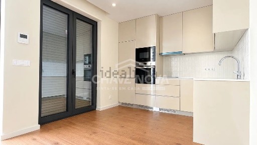 Apartamento T0 à venda na Avenida Dom Afonso Henriques, 578