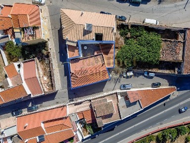 Moradia independente à venda na Vila de Alcantarilha