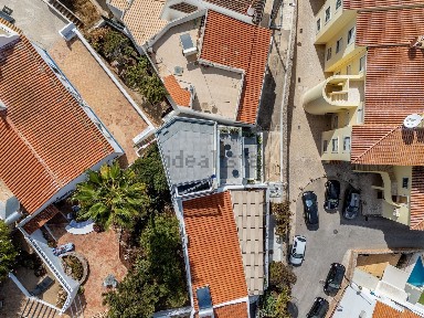Moradia geminada à venda na Rua do Povo do Burro