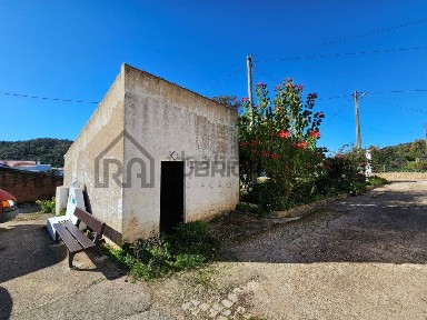 Moradia em banda à venda na Rua da Portela das Mós