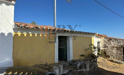 Moradia em banda à venda na Rua de Guerreirinhos