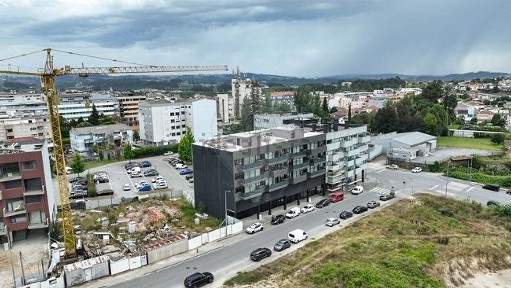 Arrendamento de espaço comercial na Avenida Agostinho Ribeiro