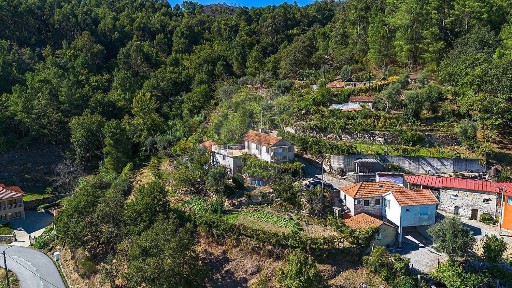Moradia independente à venda em Valadares