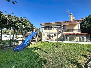 Moradia independente à venda na Rua Engenheiro João J. L. Azevedo