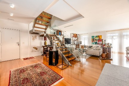 Duplex à venda na Avenida Visconde de Valmor