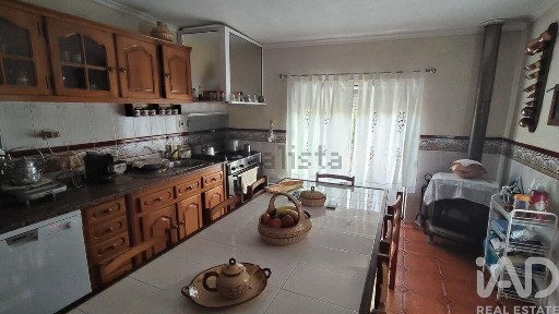 Moradia independente à venda em Alvares