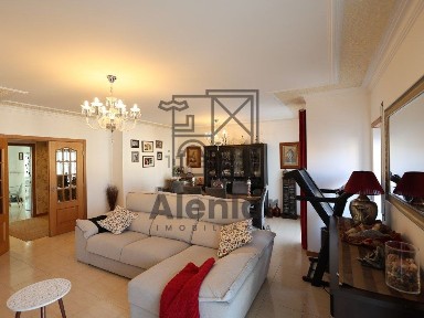 Apartamento T3 à venda na Rua António Augusto Nascimento Lucas