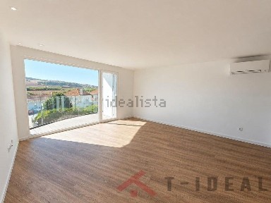 Apartamento T3 à venda na Avenida António José de Almeida