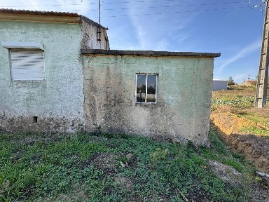Moradia independente à venda em Sangalhos
