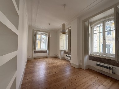 T2+1 Lisboa Baixa, centro historico, totalmente renovado, 1750€