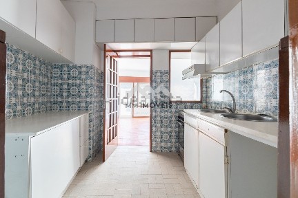 Apartamento T1 à venda na Rua Chaby Pinheiro