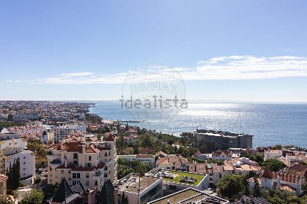 Apartamento T4 à venda na Rua Alegre