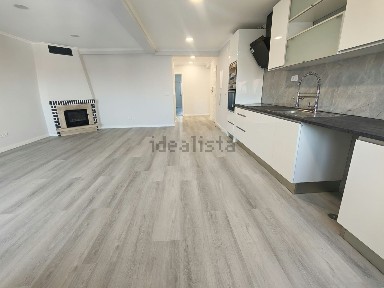 Apartamento T3 à venda na Rua Infante Dom Augusto