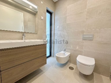 Apartamento T3 à venda na Rua do Pe da Cruz