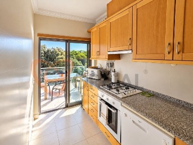 Apartamento T1 à venda na Estrada da Balaia