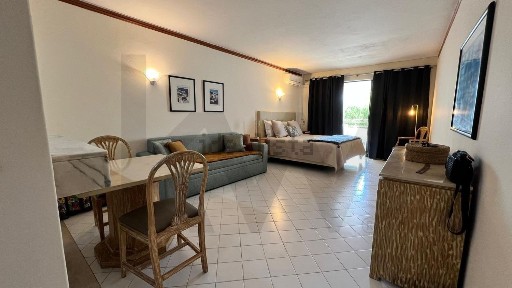 Apartamento T0 à venda na Rua Columbano Bordalo Pinheiro s/n