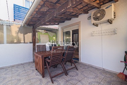 Apartamento T3 à venda na Avenida Doutor Arlindo Vicente, 49