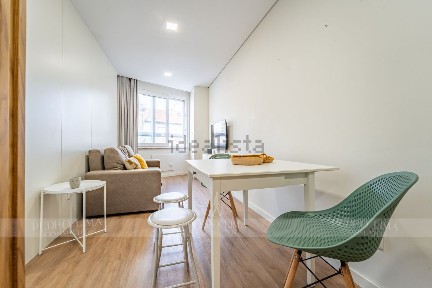 Apartamento T1 à venda na Rua de Aníbal Cunha