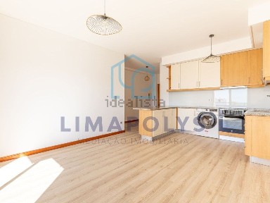 Apartamento T1 à venda na Praça Camões
