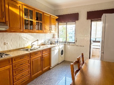 Arrendamento de apartamento T1 na Avenida Doutor António Rodrigues Manito, 111 a