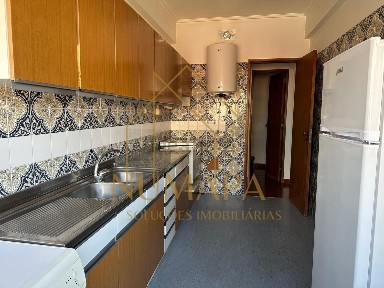 Arrendamento de apartamento T3 na Avenida Rainha Dona Leonor