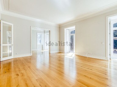 Arrendamento de apartamento T2 na Santos-o-Velho - Madragoa