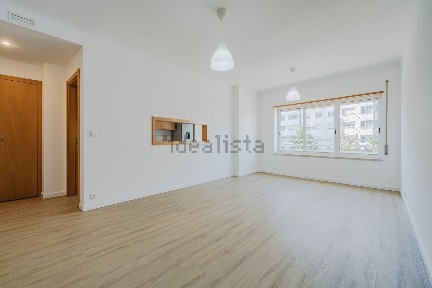 Arrendamento de apartamento T2 na Rua Paul Harris