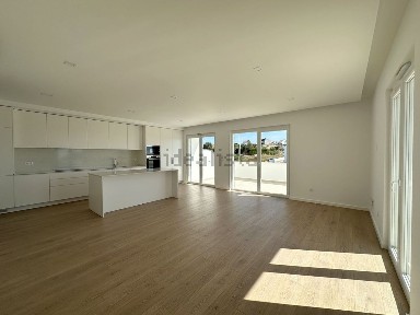Arrendamento de apartamento T2 na Rua Carlos Manuel Cascães Brás