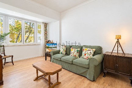 Arrendamento de apartamento T2 na Rua Miguel Bombarda, 393