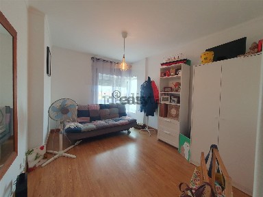 Apartamento T3 à venda na Rua Manuel de Arriaga, 8