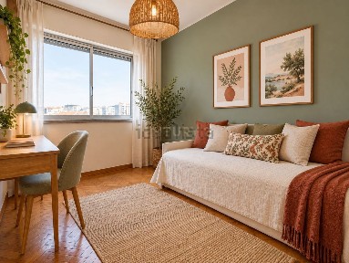 Apartamento T2 à venda na Avenida Rainha Dona Leonor, 34