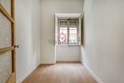 Apartamento T3 à venda na Rua Barão de Sabrosa