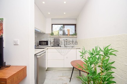 Apartamento T0 à venda na Avenida Infante Dom Henrique