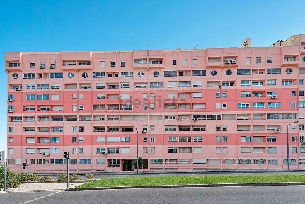 Apartamento T3 à venda na Avenida Engenheiro Arantes e Oliveira