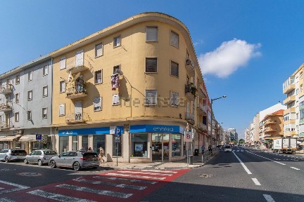 Apartamento T2 à venda na Estrada de Benfica, 765