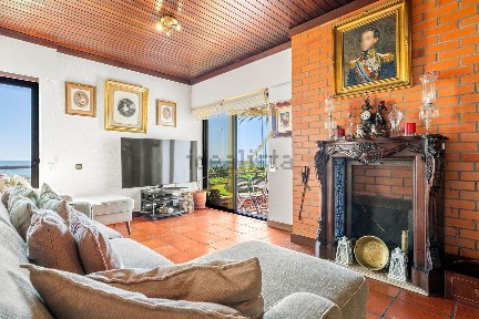 Apartamento T3 à venda na Rua Sacadura Cabral, 315
